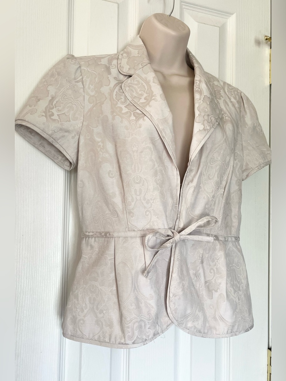 Short Sleeve Tie-Waist Jacket - Champagne Jacquard - Like New - Size M